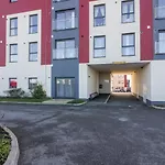 1 Astor Court
